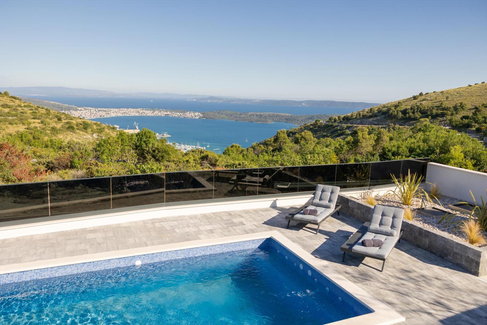 Vista- Heated Swimming Pool, Close To Split And Trogir
